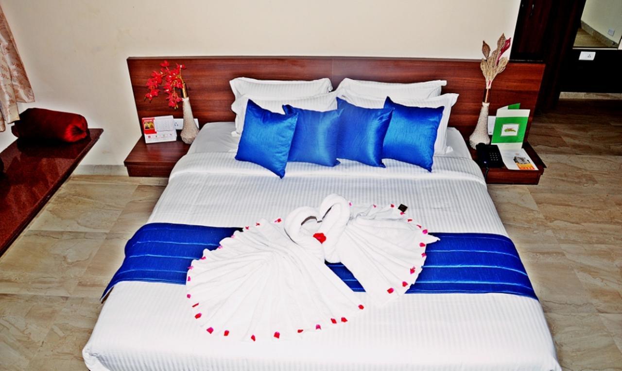 Hotel Mookambika Palace Kolluru Dış mekan fotoğraf