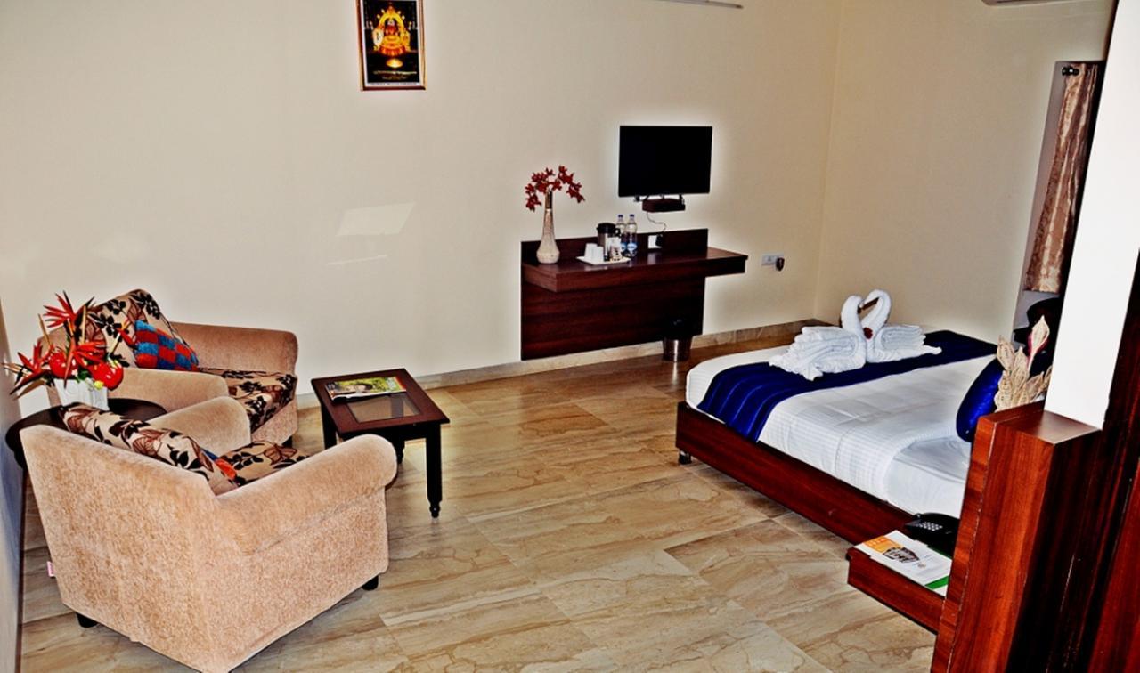 Hotel Mookambika Palace Kolluru Dış mekan fotoğraf