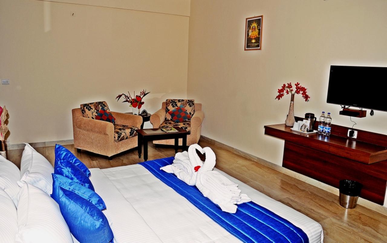 Hotel Mookambika Palace Kolluru Dış mekan fotoğraf