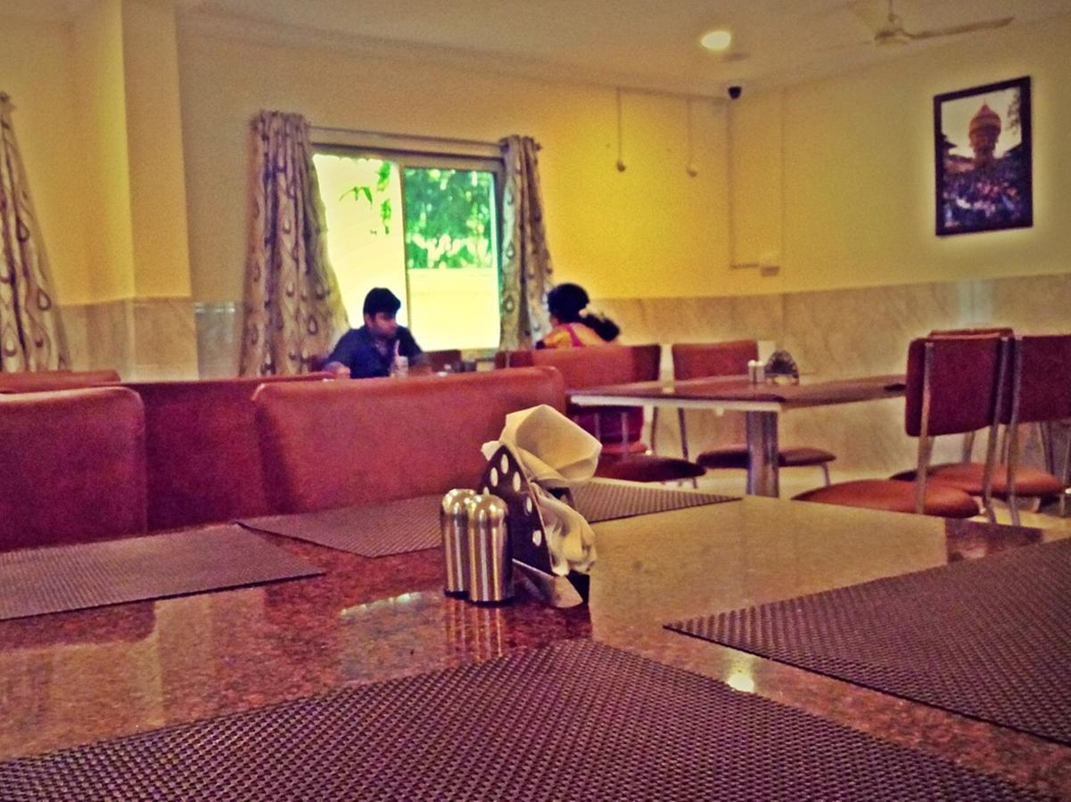 Hotel Mookambika Palace Kolluru Dış mekan fotoğraf